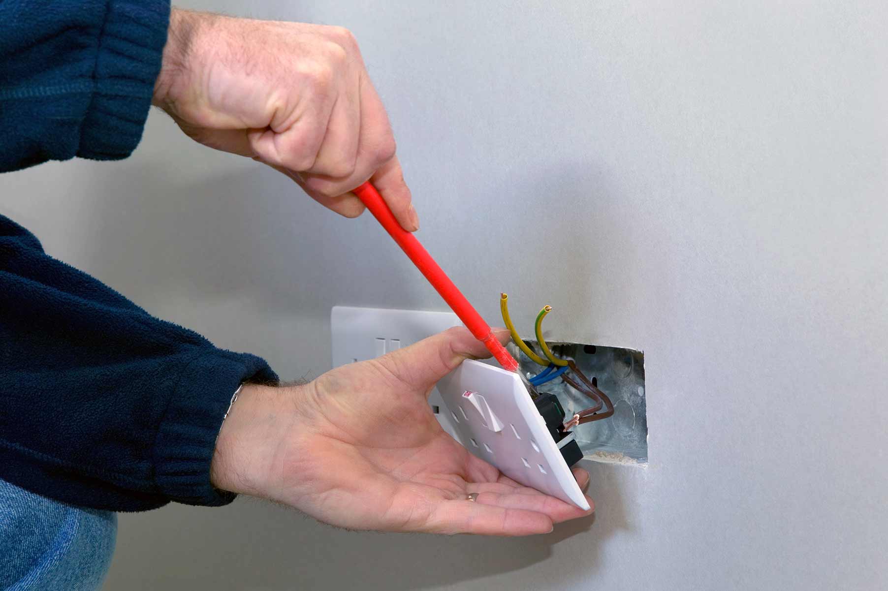 Our electricians can install plug sockets for domestic and commercial proeprties in East Malling and the local area. 